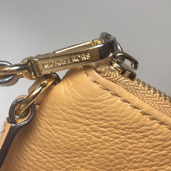 Michael Kors Wristlet ID Holder/Coin Purse/Wallet - Picture 3 of 7
